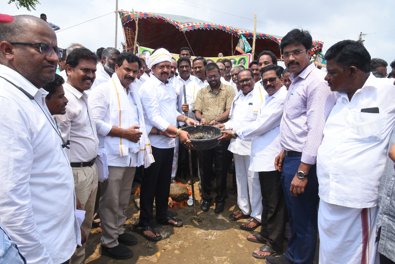 త్రాగునీరు, సాగునీటి అవసరాలకు నీటిని పొదుపుగా ఉపయోగించుకోవాలి : రాష్ట్ర గనులు ఎక్సైజ్ శాఖ మంత్రివర్యులు కొల్లు రవీంద్ర