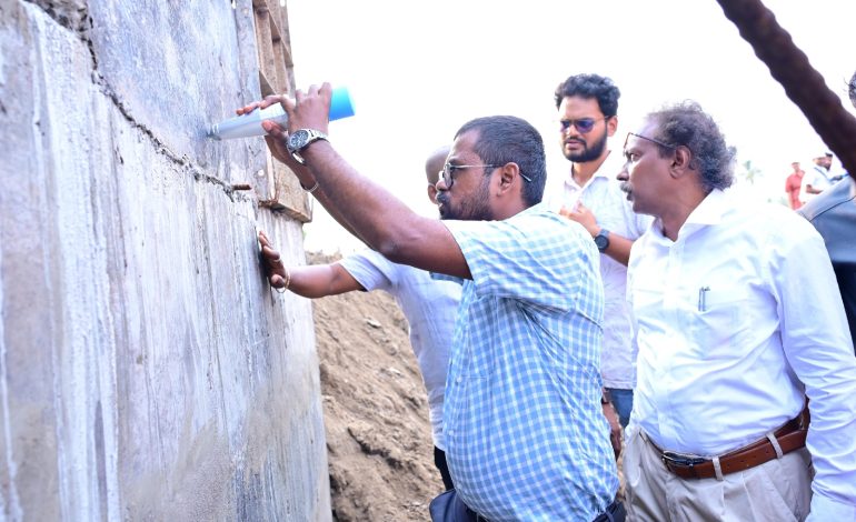 వంతెన నిర్మాణాలలో నాణ్యత పాటించాలి…. జిల్లా కలెక్టర్ డీకే బాలాజీ