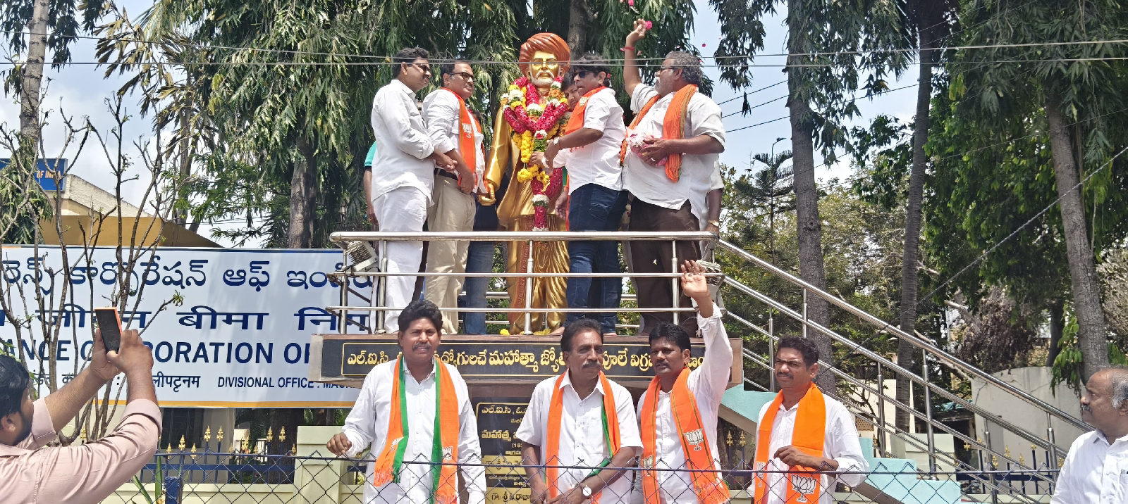 జ్యోతిరావు పూలేకు బిజెపి ఘన నివాళులు