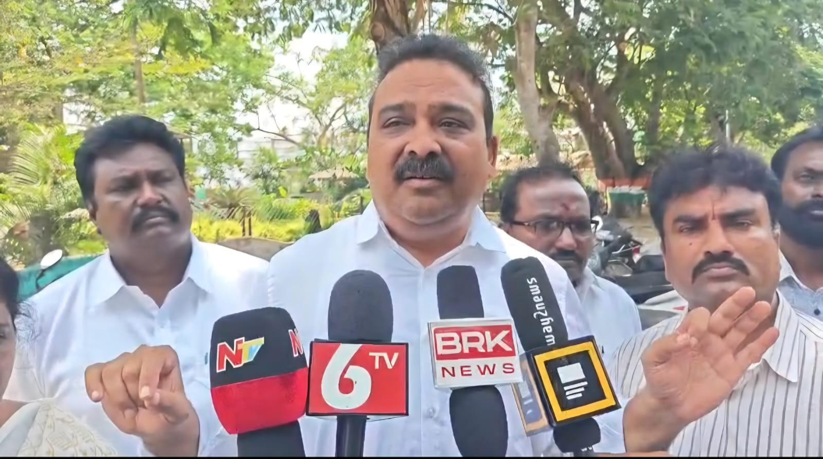 అధికార పార్టీ వారికి ఆదాయ వనరులుగా మారిన ఇసుక – మాజీ శాసనసభ్యులు కైలా అనిల్ కుమార్