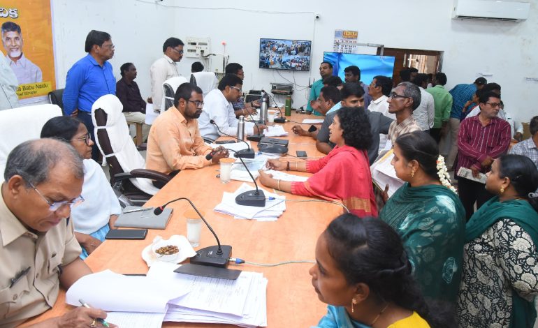 మీకోసం అర్జీలకు అత్యంత ప్రాధాన్యతతో పరిష్కరించాలి…. జిల్లా కలెక్టర్ డీకే బాలాజీ.