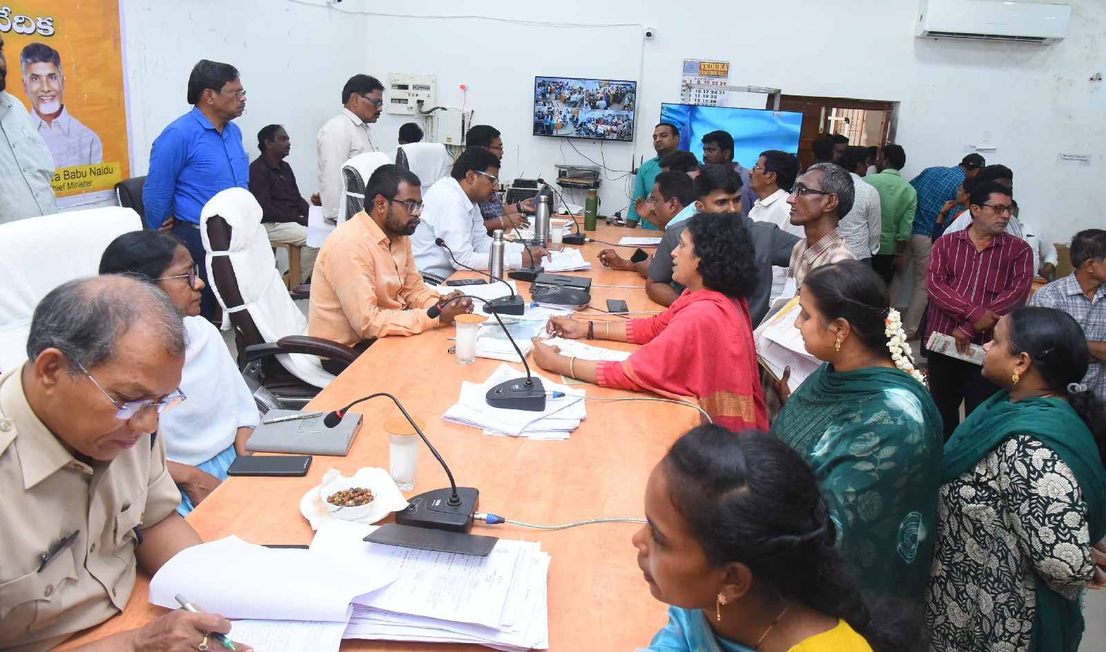 మీకోసం అర్జీలకు అత్యంత ప్రాధాన్యతతో పరిష్కరించాలి…. జిల్లా కలెక్టర్ డీకే బాలాజీ.