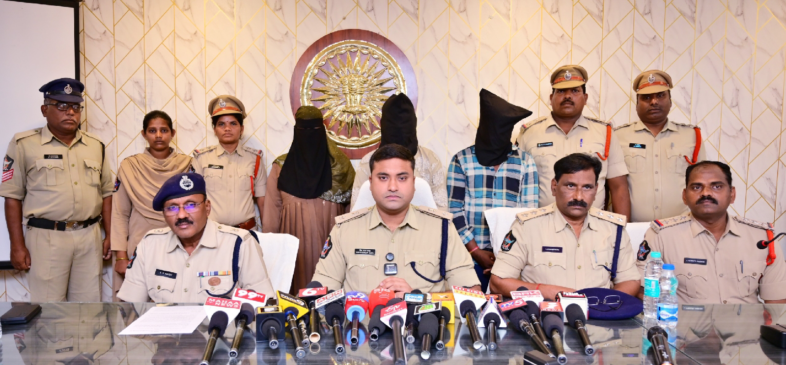 పెనమలూరులో పది నెలల బాలుడు కిడ్నాప్ కేసు ఛేదించిన పోలీసులు