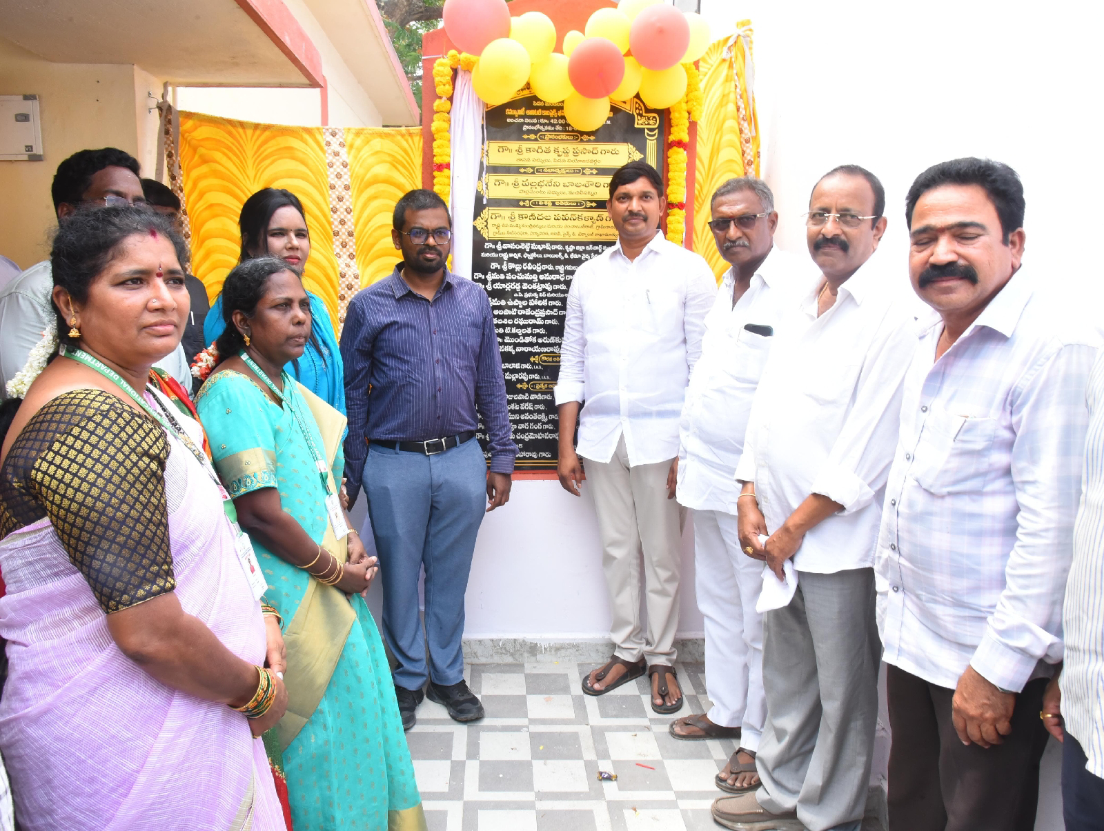 బల్లిపర్రు గ్రామంలోని గురుకుల పాఠశాలలో కమ్యూనిటీ సానిటరీ కాంప్లెక్స్ ప్రారంభం