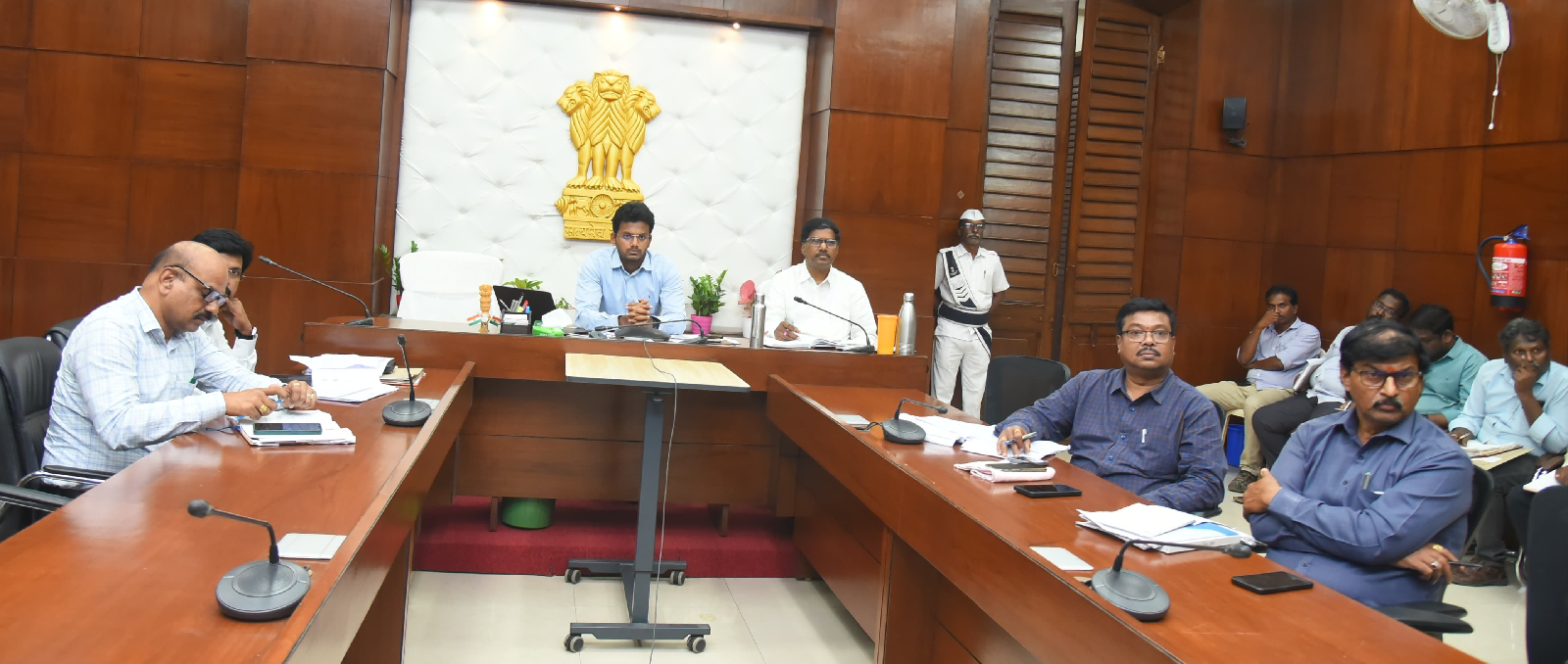 జిల్లా అధికారులతో భూ పరిపాలన కమిషనర్ వీడియో కాన్ఫరెన్స్