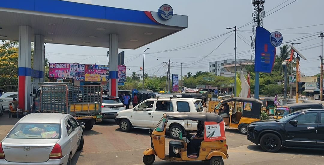 మచిలీపట్నంలో డీజిల్ కొరత – ఆటో డ్రైవర్లకు తీవ్ర ఇబ్బందులు
