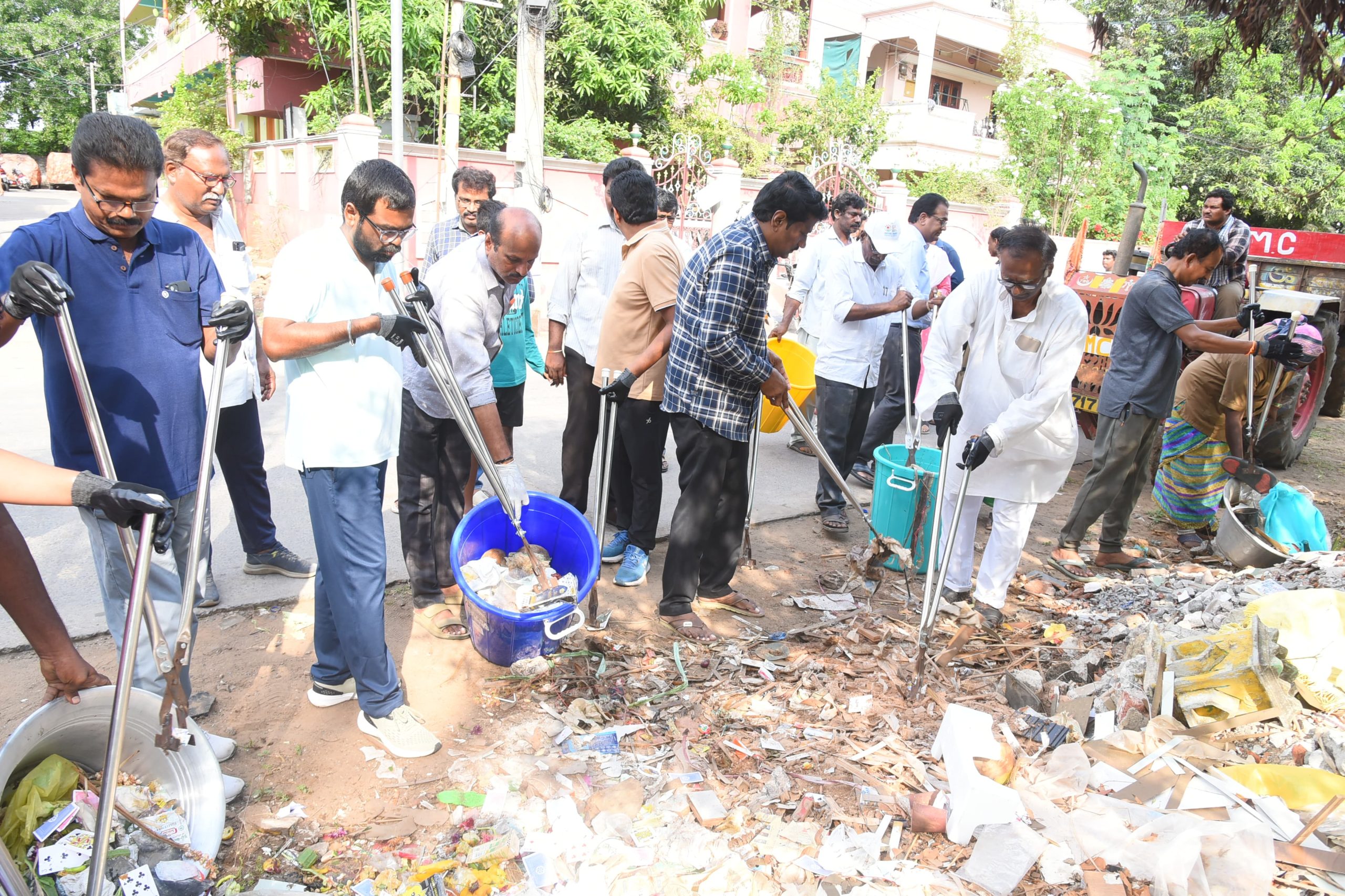 10, 14 డివిజన్లలో స్వచ్ఛ సర్వేక్షన్