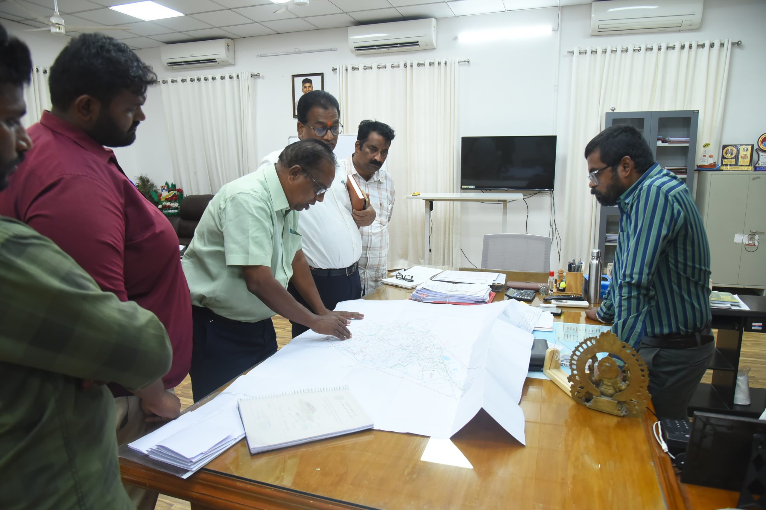 నగరంలో పటిష్టమైన మురుగునీటి వ్యవస్థ ఏర్పాటుకు చర్యలు: జిల్లా కలెక్టర్ డీకే బాలాజీ