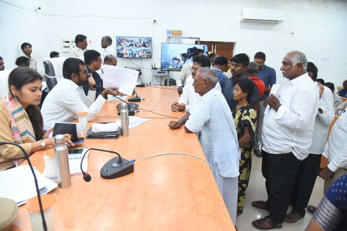 ప్రజా సమస్యల పరిష్కార వేదిక… మీకోసం కు 126 అర్జీలు