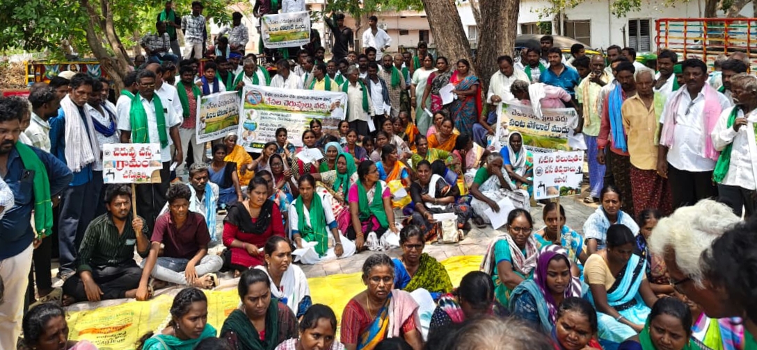 కృష్ణాజిల్లాలో ఆక్వా చెరువులపై రైతుల ఆగ్రహం