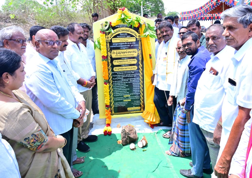 స్మశాన వాటికల అభివృద్ధికి దాతలు ముందుకు రావాలి: జిల్లా కలెక్టర్ డీకే బాలాజీ