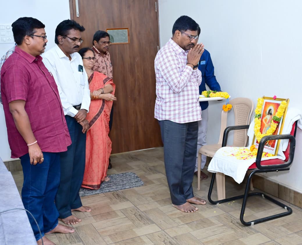 విప్లవ వీరుడు అల్లూరి సీతారామరాజుకు ఘన నివాళి