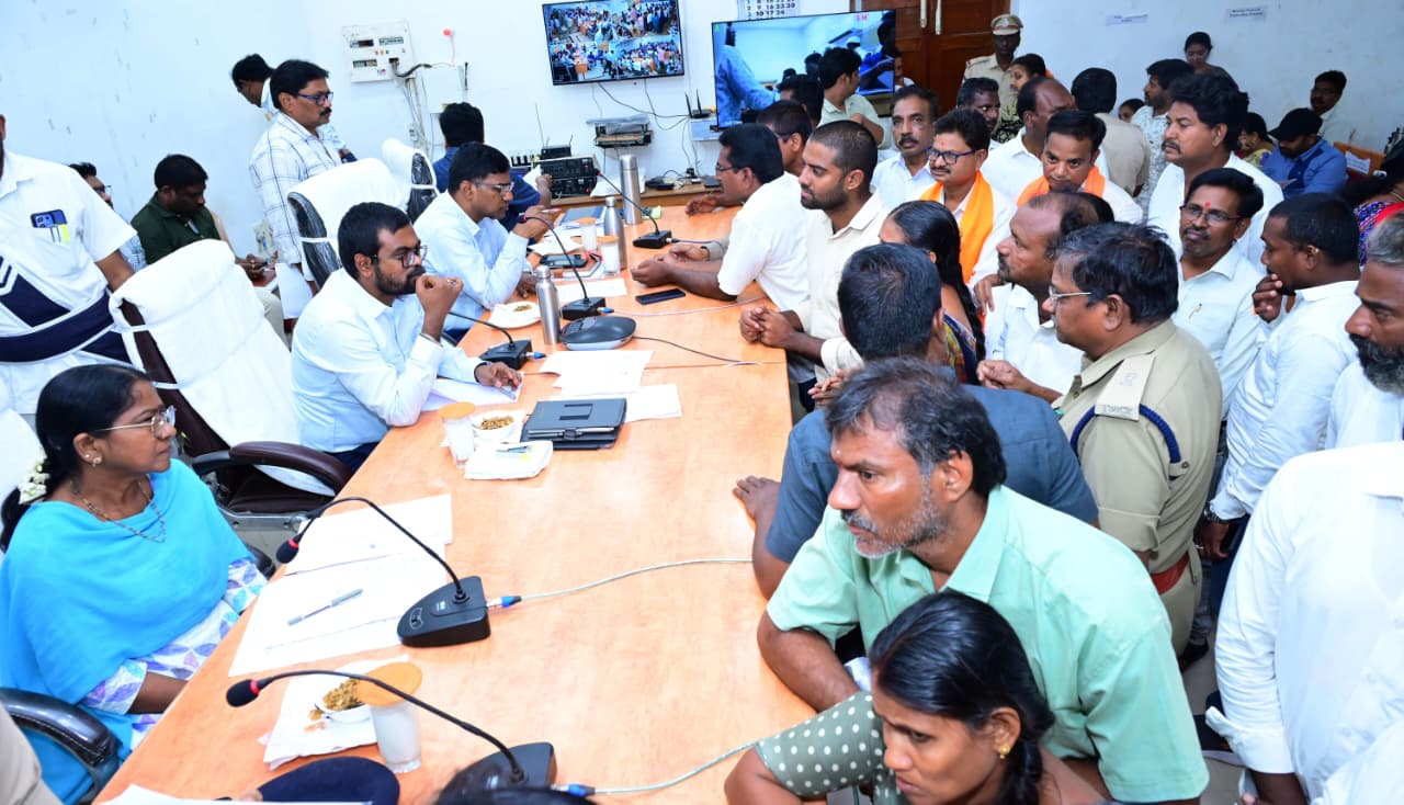 ప్రజా సమస్యల పరిష్కార వేదిక… మీకోసం కార్యక్రమంకు 119 అర్జీలు