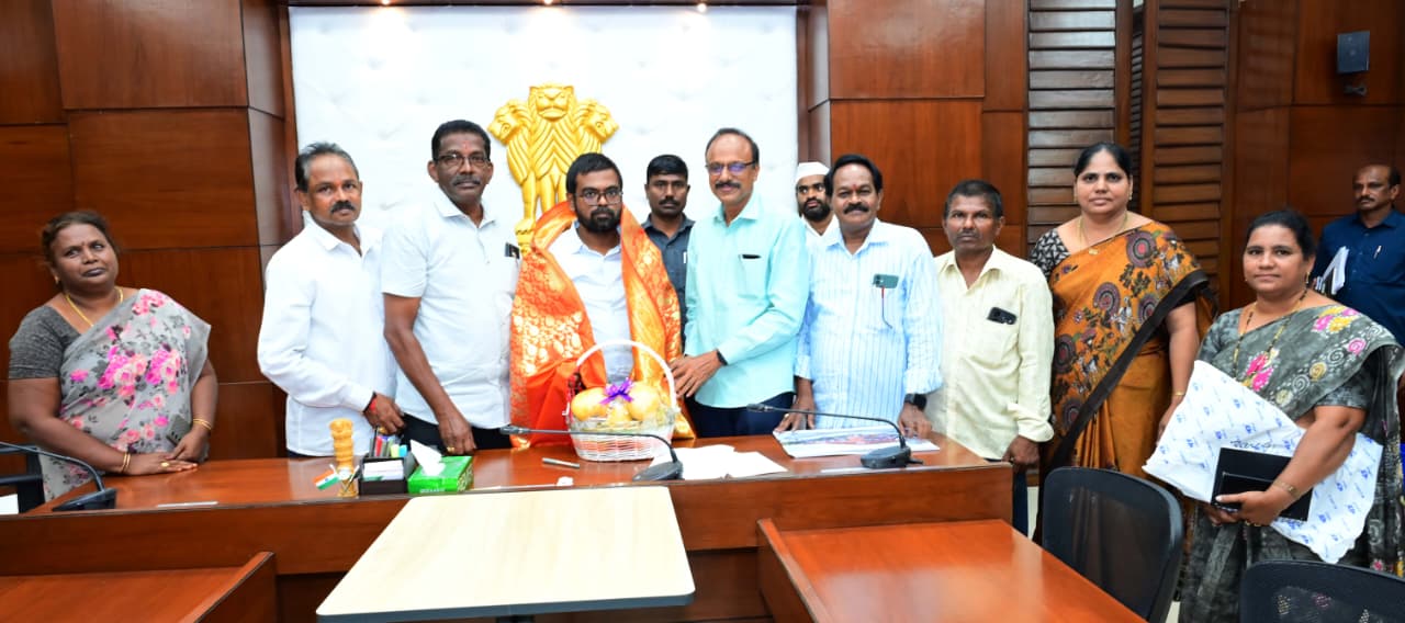 గ్రంథాలయ సెస్ బకాయిలు సీఎం దృష్టికి తీసుకువెళ్లడంపై గ్రంథాలయ ఉద్యోగుల హర్షం