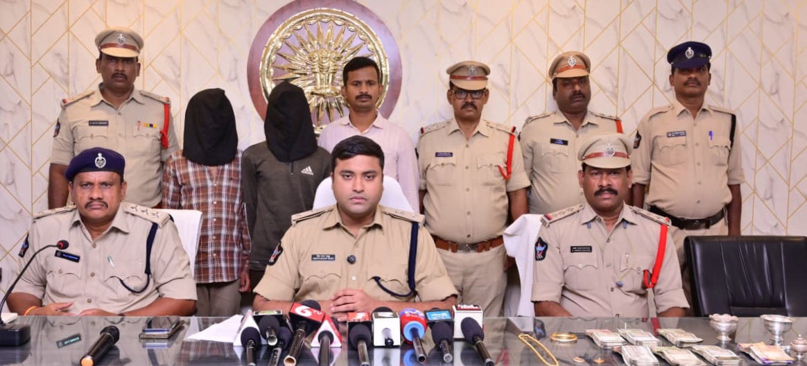 గంజాయి విక్రయాలు, కళ్యాణ మండపాల్లో చోరీలకు పాల్పడుతున్న అంతర్రాష్ట్ర దొంగల ముఠా అరెస్ట్