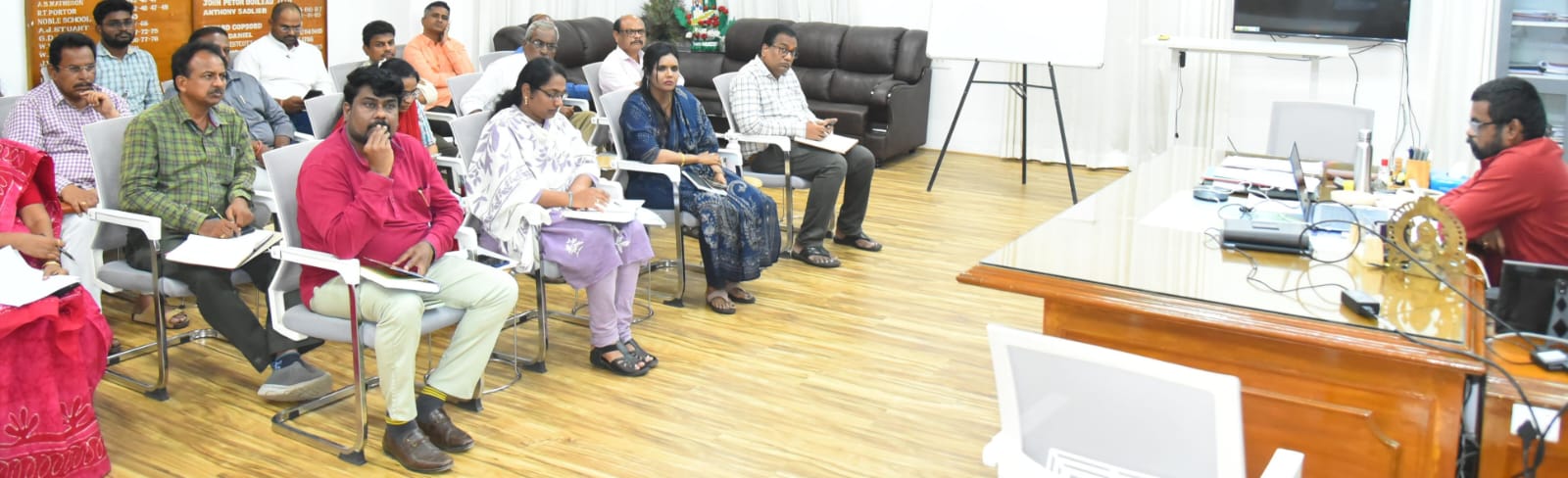 ప్లాస్టిక్ పై పూర్తిస్థాయిలో తనిఖీ నిర్వహించాలి… జిల్లా కలెక్టర్ డీకే బాలాజీ