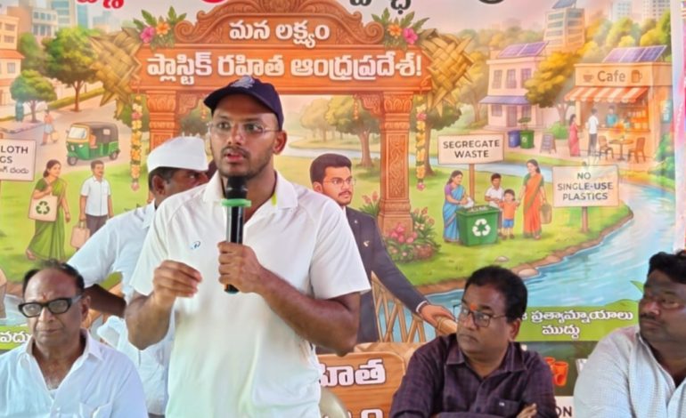 రైతు బజార్ ఆవరణలో ప్లాస్టిక్ పై అవగాహన సదస్సు నిర్వహించిన జాయింట్ కలెక్టర్
