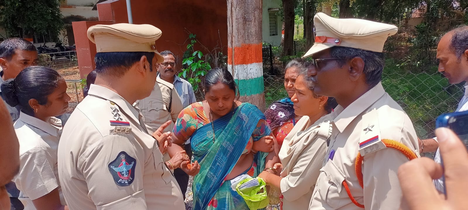 కలెక్టరేట్‌లో ఉద్రిక్తత.. కలెక్టర్ ఎదుటే పురుగుల మందుతో మహిళ ఆత్మహత్యాయత్నం