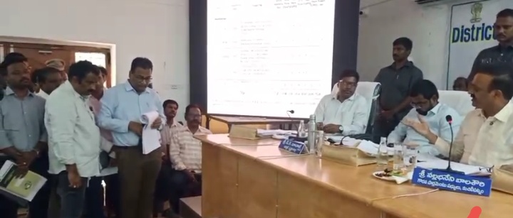 ఏ ప్రాతిపదికన ఇల్లు కూల్చారు
