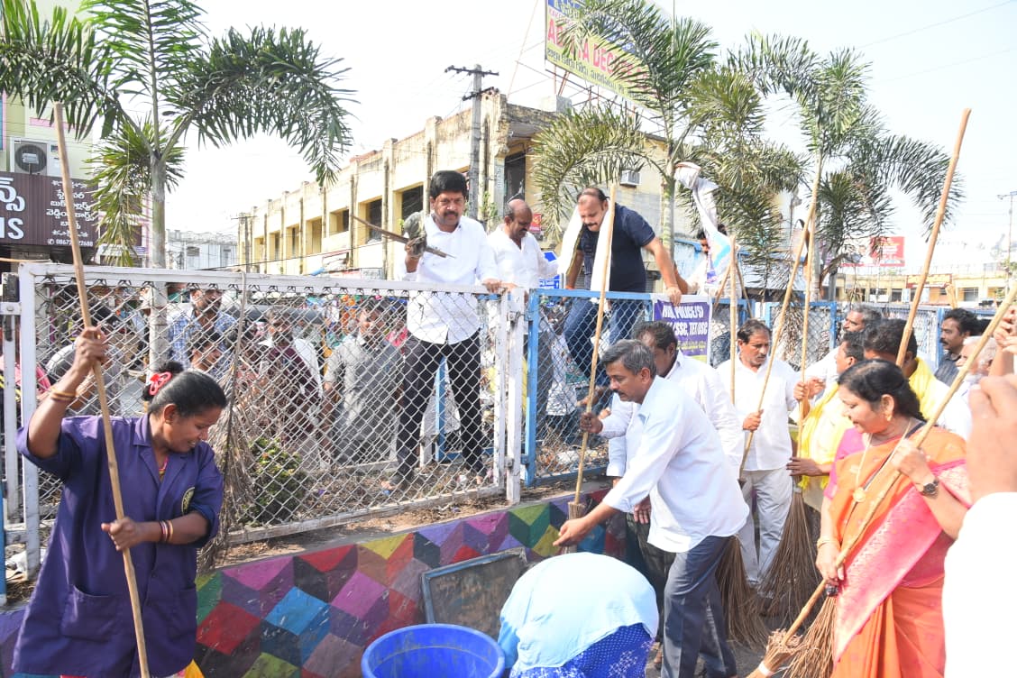 పరిసరాల పరిశుభ్రతతోనే ఆరోగ్యవంతమైన సమాజం