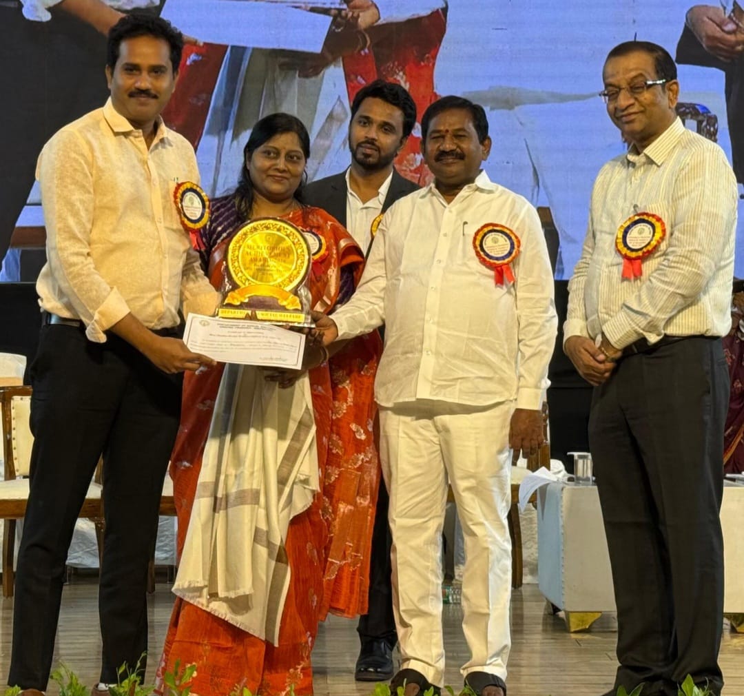 సాంఘిక సంక్షేమ శాఖలో రాష్ట్ర స్థాయి ఉత్తమ అధికారిగా షేక్ షాహిద్ బాబు కి అవార్డు