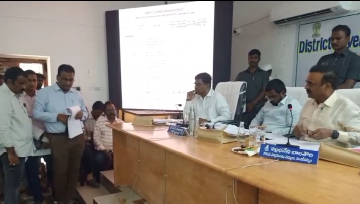 మచిలీపట్నం మునిసిపల్ కమీషనర్ బాపిరాజు పై మచిలీపట్నం ఎం పి బాలసౌరి ప్రశ్నల వర్షం