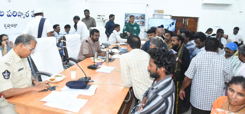 అర్జీల పరిష్కారంలో ప్రత్యేక దృష్టి పెట్టాలి – జిల్లా కలెక్టర్ డీకే బాలాజి