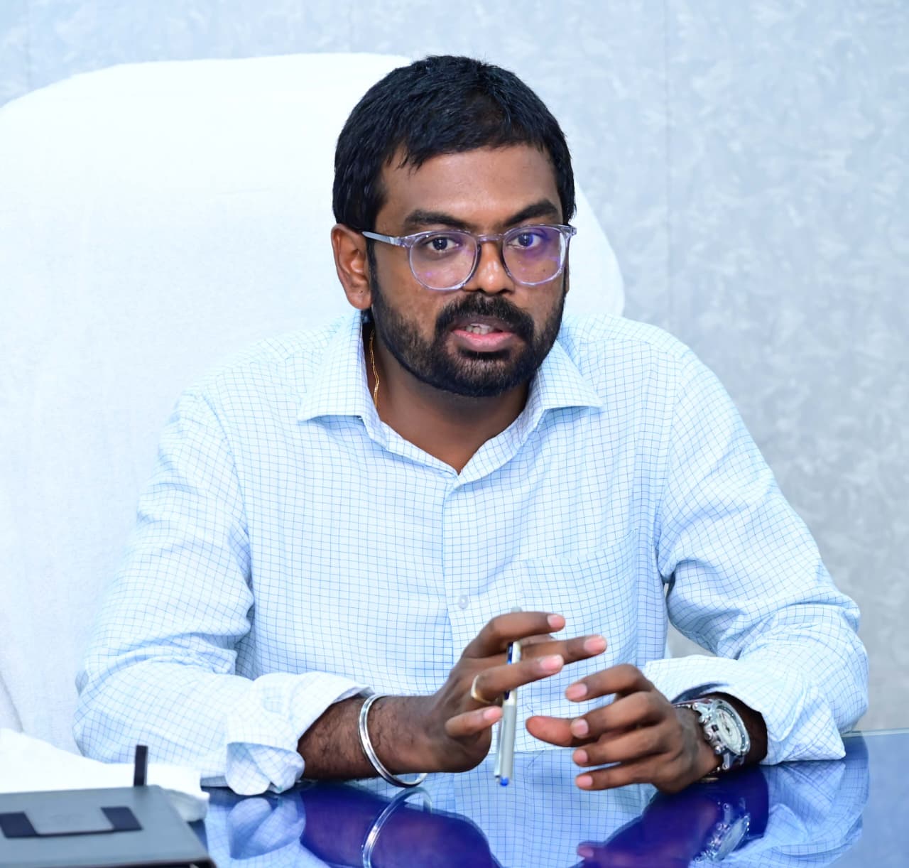 జూన్ 6న ఉయ్యూరులోని సిద్ధార్థ కళాశాల నందు జాబ్ మేళా నిరుద్యోగ యువత ఈ అవకాశాన్ని సద్వినియోగం చేసుకోవాలి…జిల్లా కలెక్టర్ డి.కె.బాలాజీ