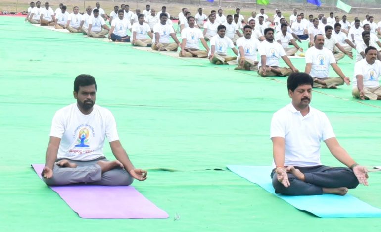 జూన్ 7 నుండి 21 తేదీ వరకు యోగాంధ్ర కార్యక్రమాలు ముమ్మరంగా ఏర్పాటు చేస్తున్న జిల్లా కలెక్టర్ డీకే బాలాజీ