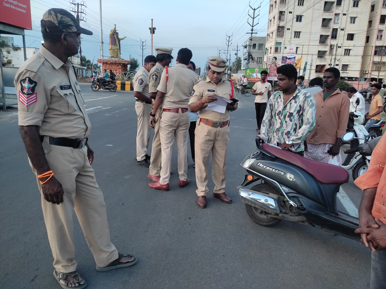 రోడ్డు ప్రమాదాల నివారణే లక్ష్యం.. నిత్యం డ్రంక్ అండ్ డ్రైవ్ తనిఖీలు