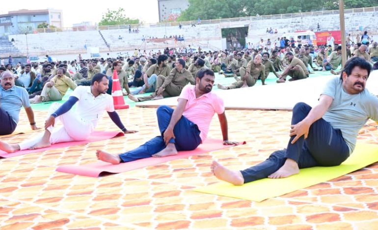 యోగాతో ఆరోగ్యవంతమైన సమాజ నిర్మాణమే ప్రభుత్వ లక్ష్యం – జిల్లా కలెక్టర్ డీకే బాలాజి
