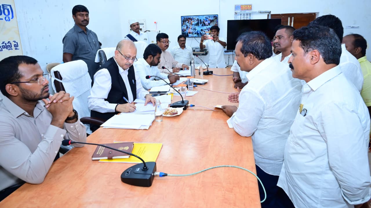 స్థానిక సంస్థల్లో బీసీల రాజకీయ ప్రాతినిధ్యంపై అభిప్రాయాలు స్వీకరించిన అంకిత (డెడికేటెడ్) కమిషన్ చైర్మన్ విశ్రాంత ఐఏఎస్ అధికారి రాజీవ్ రంజన్ మిశ్రా