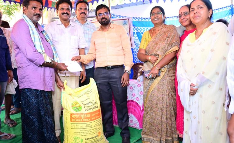 జిల్లాలో రైతులకు సరిపడినంత యూరియా నిల్వలు ఉన్నాయి: జిల్లా కలెక్టర్ డీకే బాలాజీ