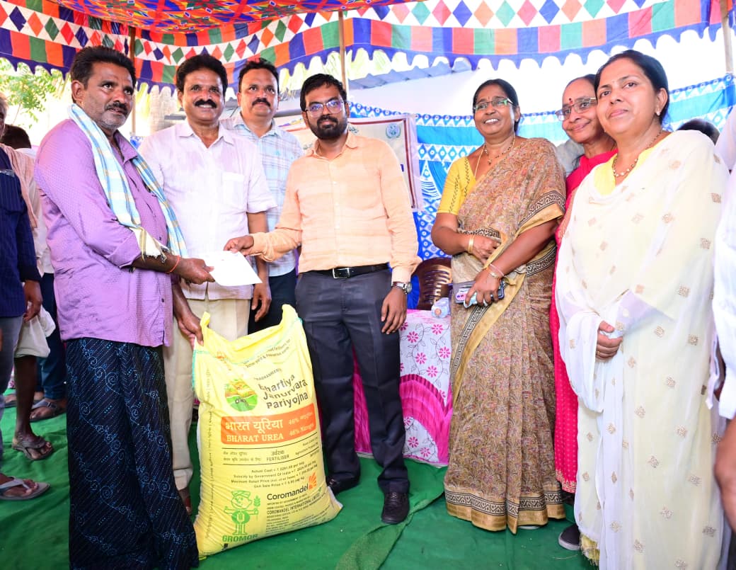 జిల్లాలో రైతులకు సరిపడినంత యూరియా నిల్వలు అందుబాటులో ఉన్నాయి: జిల్లా కలెక్టర్ డీకే బాలాజీ