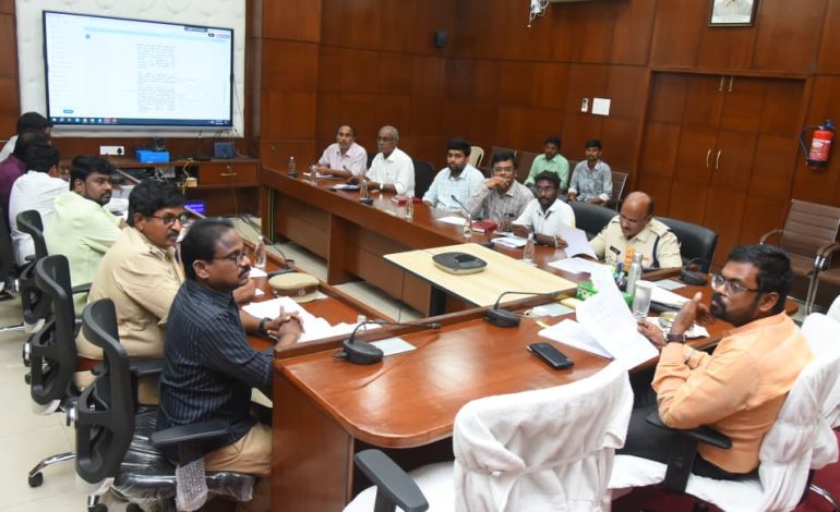 రహదారి ప్రమాదాల నివారణకు సమన్వయంతో పనిచేయాలి – జిల్లా కలెక్టర్ డీకే బాలాజి