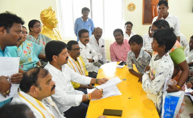 ప్రజలకు చేరువగా పాలన.. సమస్యల పరిష్కారానికి ప్రజా దర్బార్