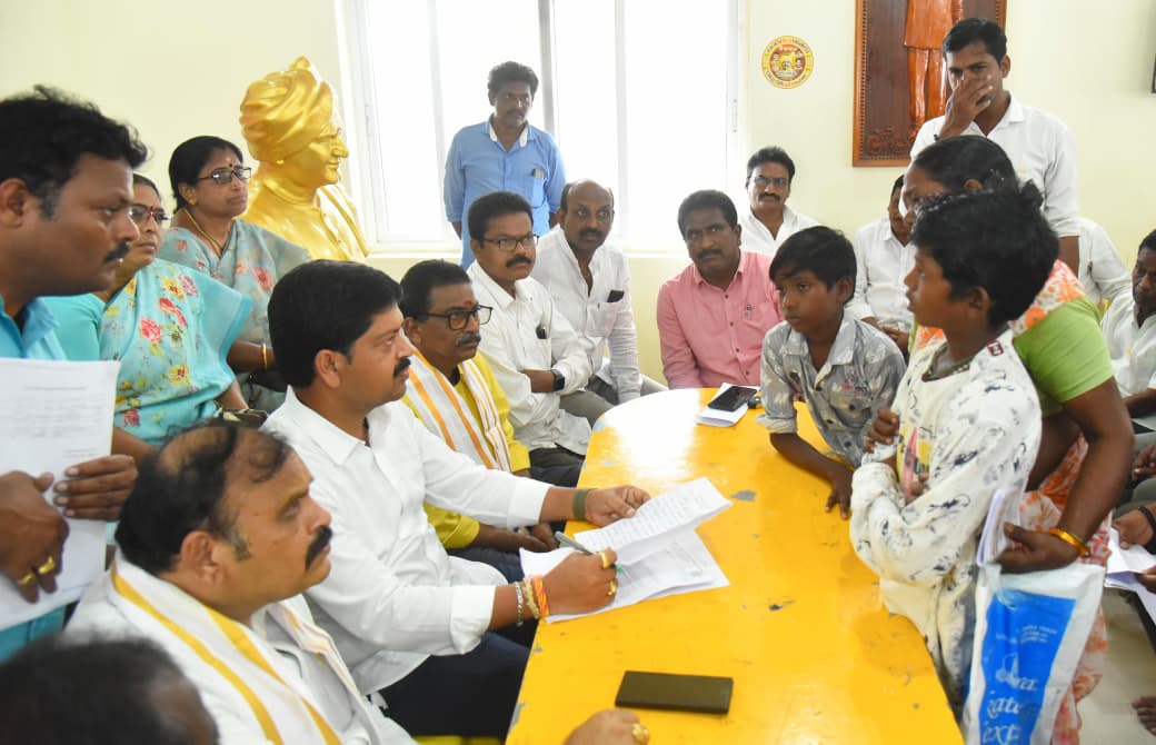 ప్రజలకు చేరువగా పాలన.. సమస్యల పరిష్కారానికి ప్రజా దర్బార్