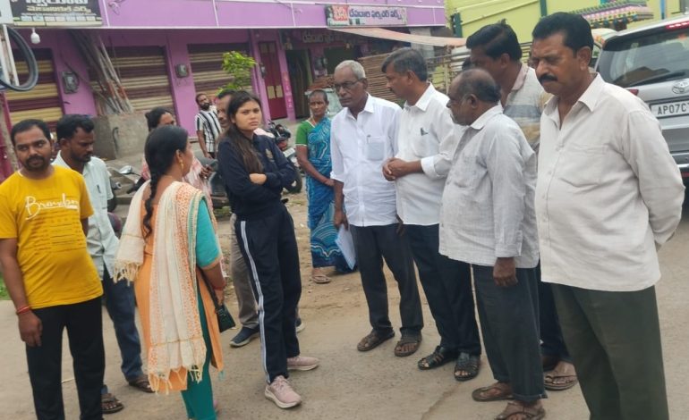 రోడ్లపై చెత్త వేసే వారిని గుర్తించి చర్యలు తీసుకోవాలి.! – అసిస్టెంట్ కలెక్టర్ నమ్రత అగర్వాల్