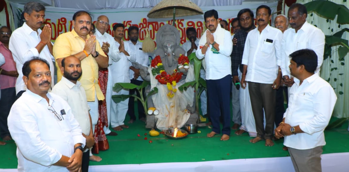 మచిలీపట్నం బీచ్‌లో 63 అడుగుల మట్టి గణపతి