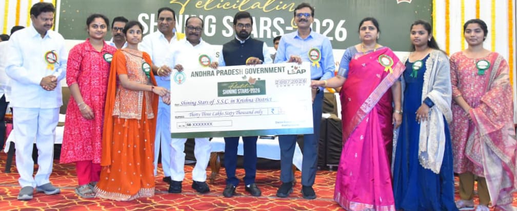 విజయానికి పాఠ్యపుస్తకాలే బలమైన పునాది: జిల్లా కలెక్టర్ డీకే బాలాజి