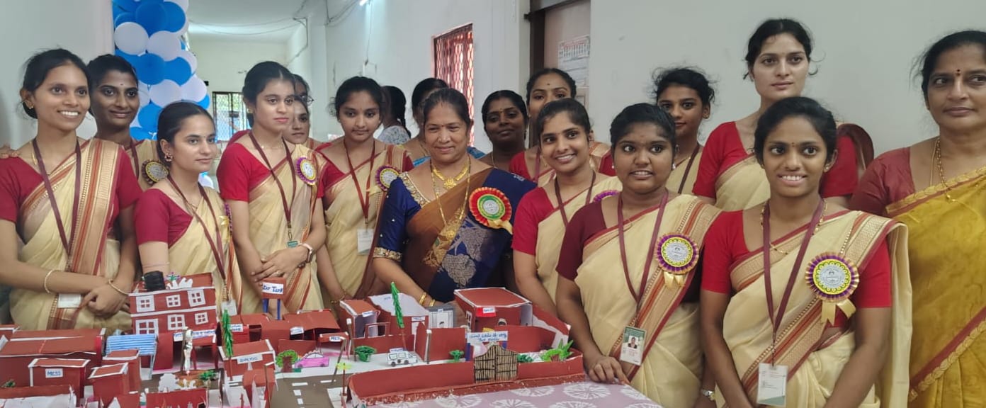 ఆకట్టుకున్న బిఎస్సి నర్సింగ్ విద్యార్థుల ఎగ్జిబిషన్