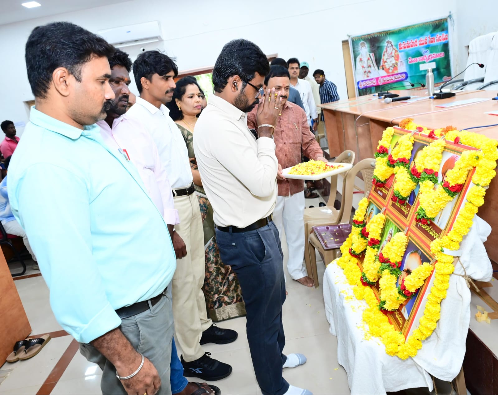 ప్రభుత్వ పథకాల ప్రయోజనాలు పొందేందుకు ఆధార్, ఇతర పత్రాలను భద్రంగా ఉంచుకోవాలి –– జిల్లా కలెక్టర్ డీకే బాలాజీ