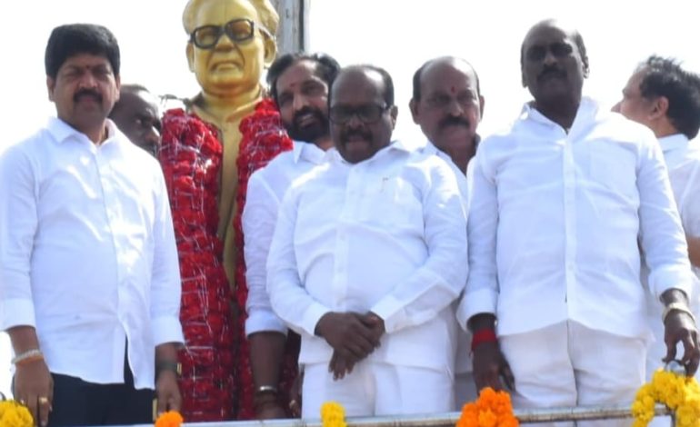 స్వాతంత్ర సమరయోధుడు సర్దార్ గౌతు లచ్చన్నకు ఘనంగా నివాళులర్పించిన మంత్రి, ఏపీఎస్ఆర్టీసీ చైర్మన్ కొనకళ్ళ నారాయణరావు