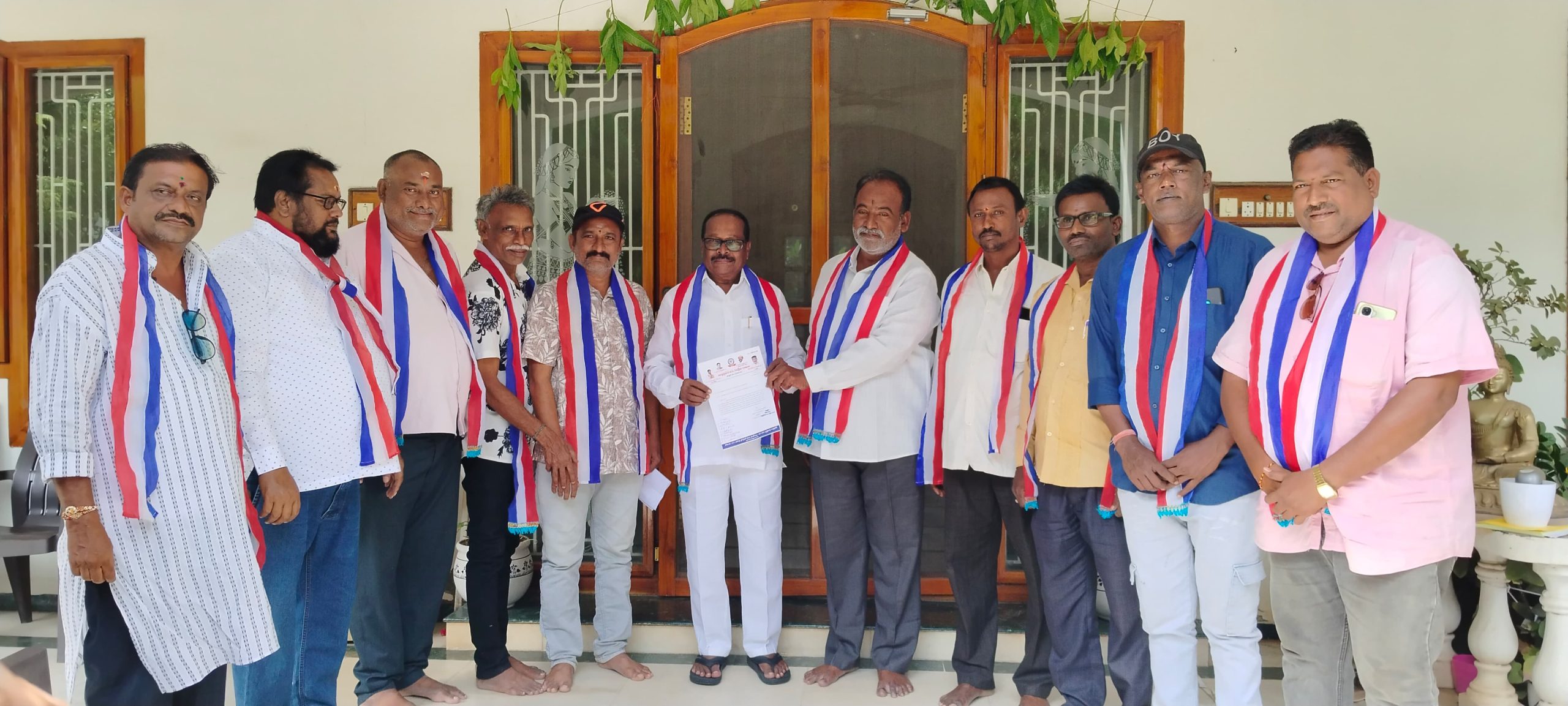 మచిలీపట్నం నుంచి కాకినాడ, అమలాపురం బస్సులను పునరుద్ధరించాలి: ఆర్టీసీ చైర్మన్ కొనకళ్లకు బీసీ సంక్షేమ సంఘం వినతి