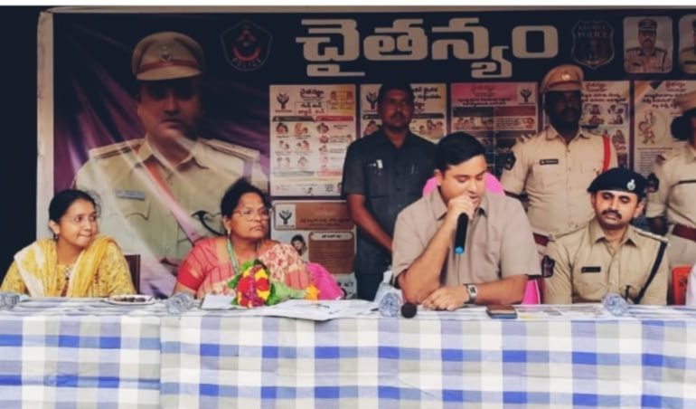 బాలికలు చట్టాలపై అవగాహన కలిగి ఉండాలి: జిల్లా ఎస్పీ విద్యాసాగర్ నాయుడు