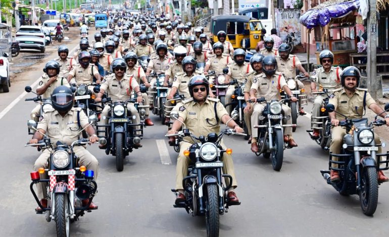 హెల్మెట్‌ మీ శిరోభారం కాదు – భారంగా కాకుండా బాధ్యతగా ధరించండి: జిల్లా ఎస్పీ వి విద్యాసాగర్ నాయుడు