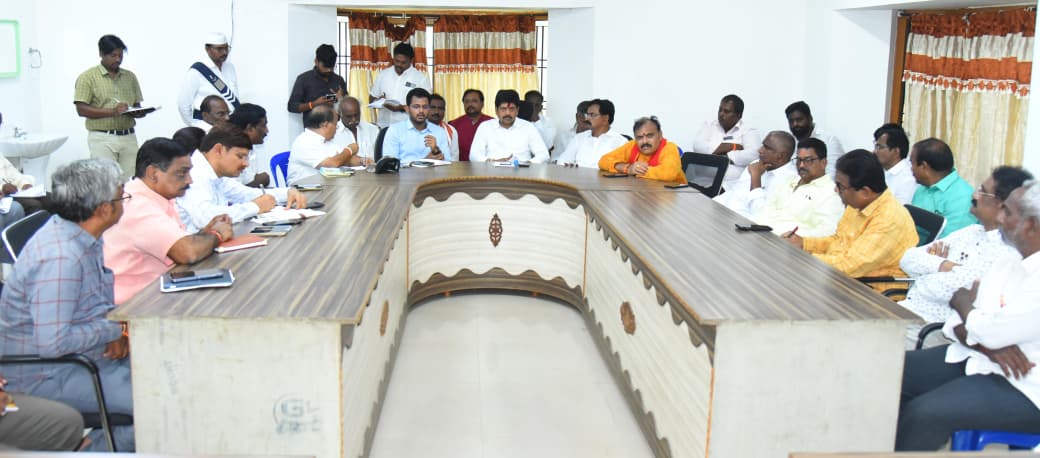మంగినపూడి బీచ్‌ తీరంలో 63 అడుగుల భారీ మట్టి గణపతి విగ్రహం పనుల పరిశీలన
