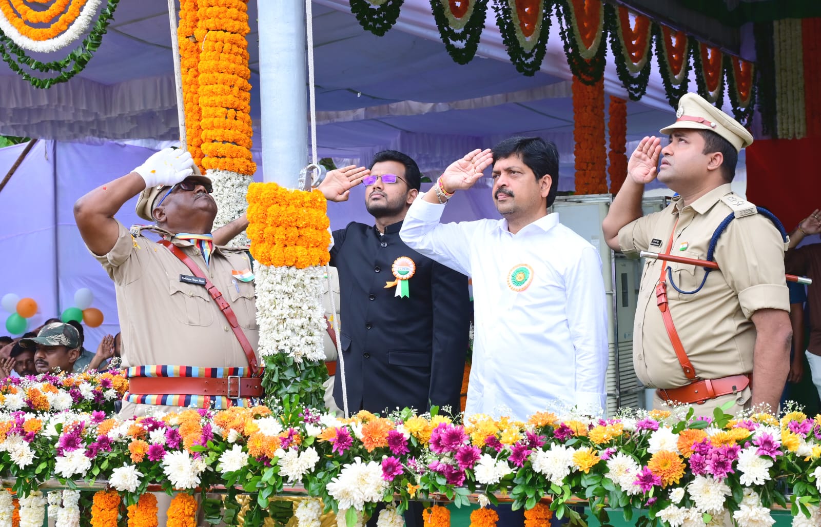 ప్రజా సంక్షేమమే లక్ష్యంగా.. అభివృద్ధి పథంలో కృష్ణా జిల్లా : మంత్రి కొల్లు రవీంద్ర