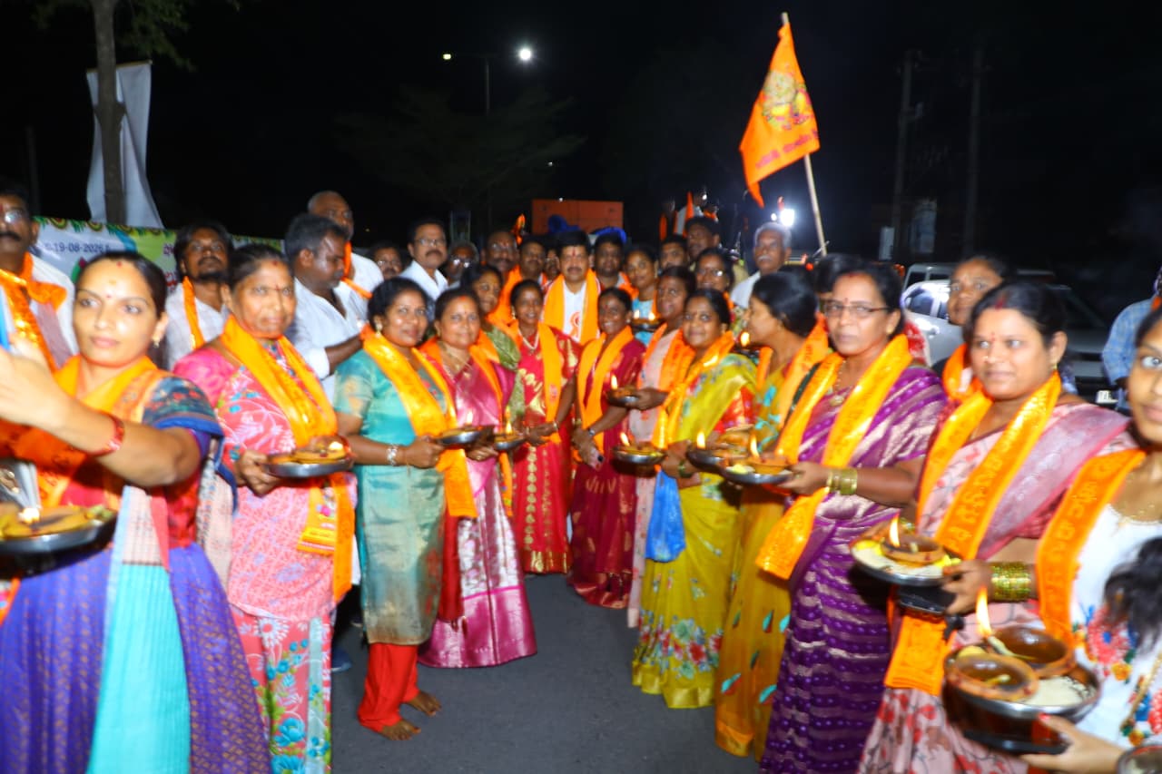 మూడు స్తంభాల సెంటర్ నుంచి మంగినపూడి వరకు.. వైభవంగా మహాగణపతి శోభాయాత్ర!