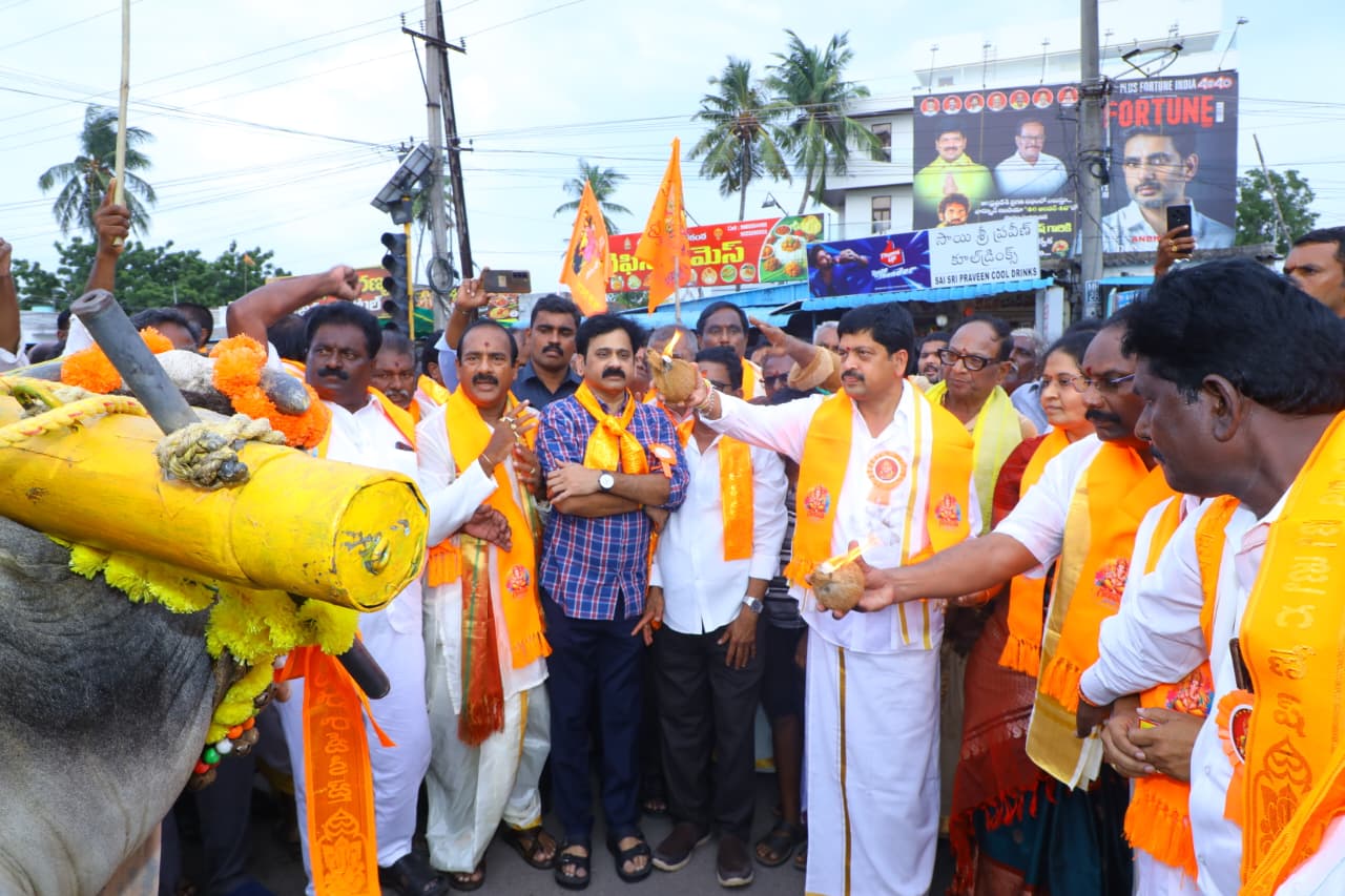 మూడు స్తంభాల సెంటర్ నుంచి మంగినపూడి వరకు.. భక్తి వైభవంగా మహాగణపతి శోభాయాత్ర!